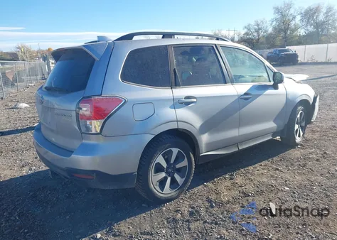 2017 Subaru Forester 2.5I Premium z USA, uszkodzony, nr VIN JF2SJAEC7HH465338